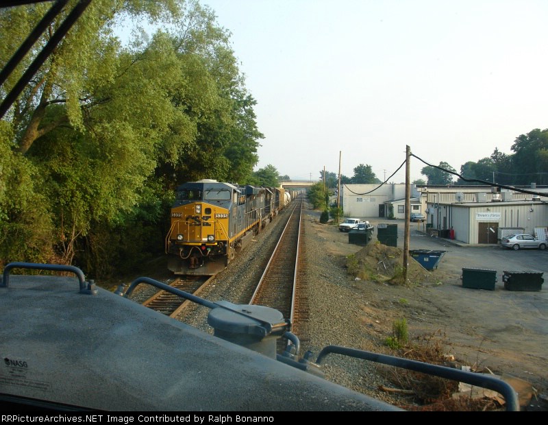 Q438 sits in the siding at CP-90 as Q433 rolls southward 